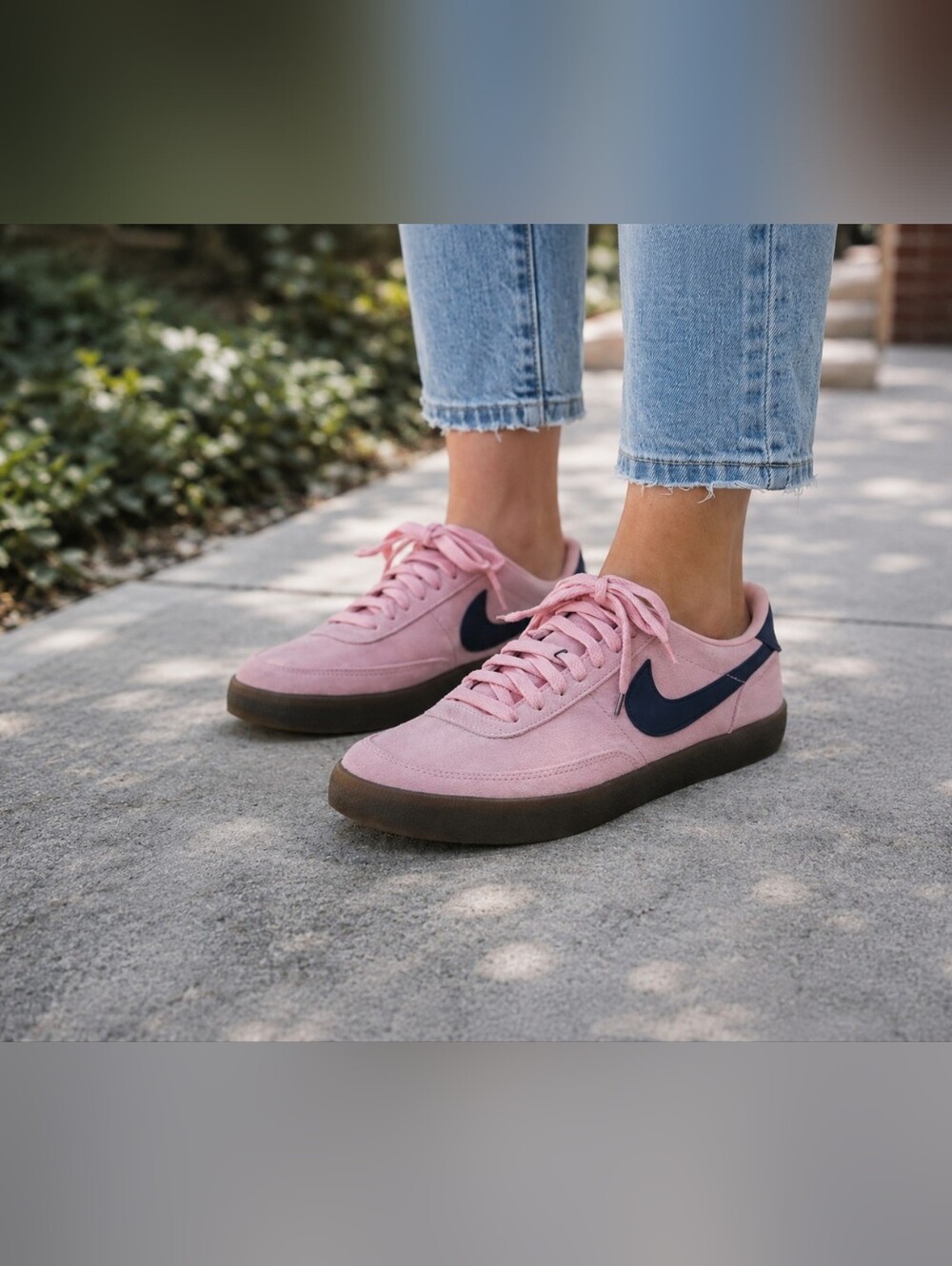 It's new without tag Nike Pink Suede Low-Top Sneakers with Navy Swoosh